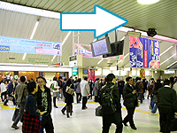 改札口を出たら右(北口)方向へ 改札口を出たら右(北口)方向へ