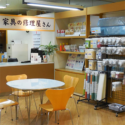 村内ファニチャーアクセス八王子本店の“家具の修理屋さん” です。