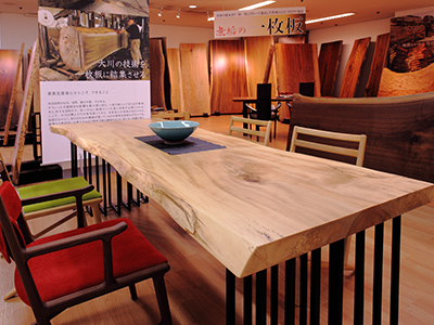 10月の破格板]道産ハルニレ（エルム）の一枚板テーブル 10月の破格板