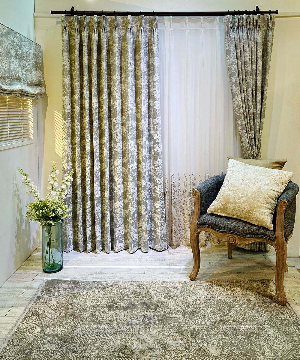 ハッピーデーカーテン