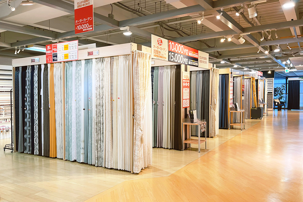 ハッピーデーカーテン